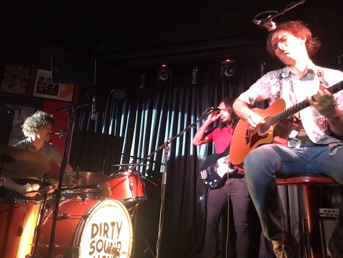 Actuación del grupo suizo 'Dirty Sound Magnet'