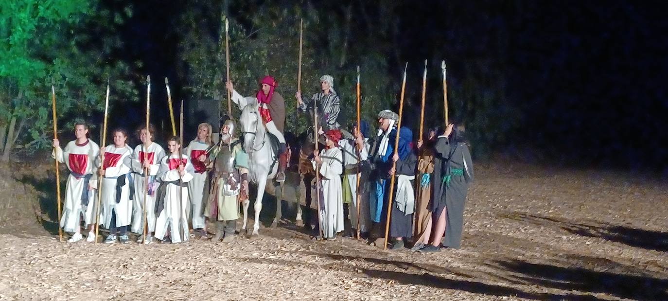 Algunos de los actores participantes en la recreación de una de las batallas, durante la Ruta de la Zaragutía Mora. 
