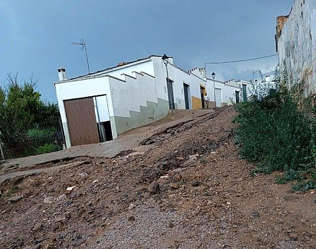 Calle de las Pilitas, muy deteriorada por la lluvia. 