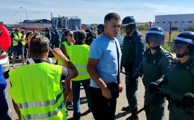 Momentos de tensión en la manifestación de olivareros en Montehermoso