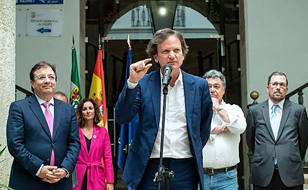 Rafael Benjumea, Guillermo Fernández Vara, Martin Roscheisen y José Antonio Redondo, en la presentación del proyecto. 