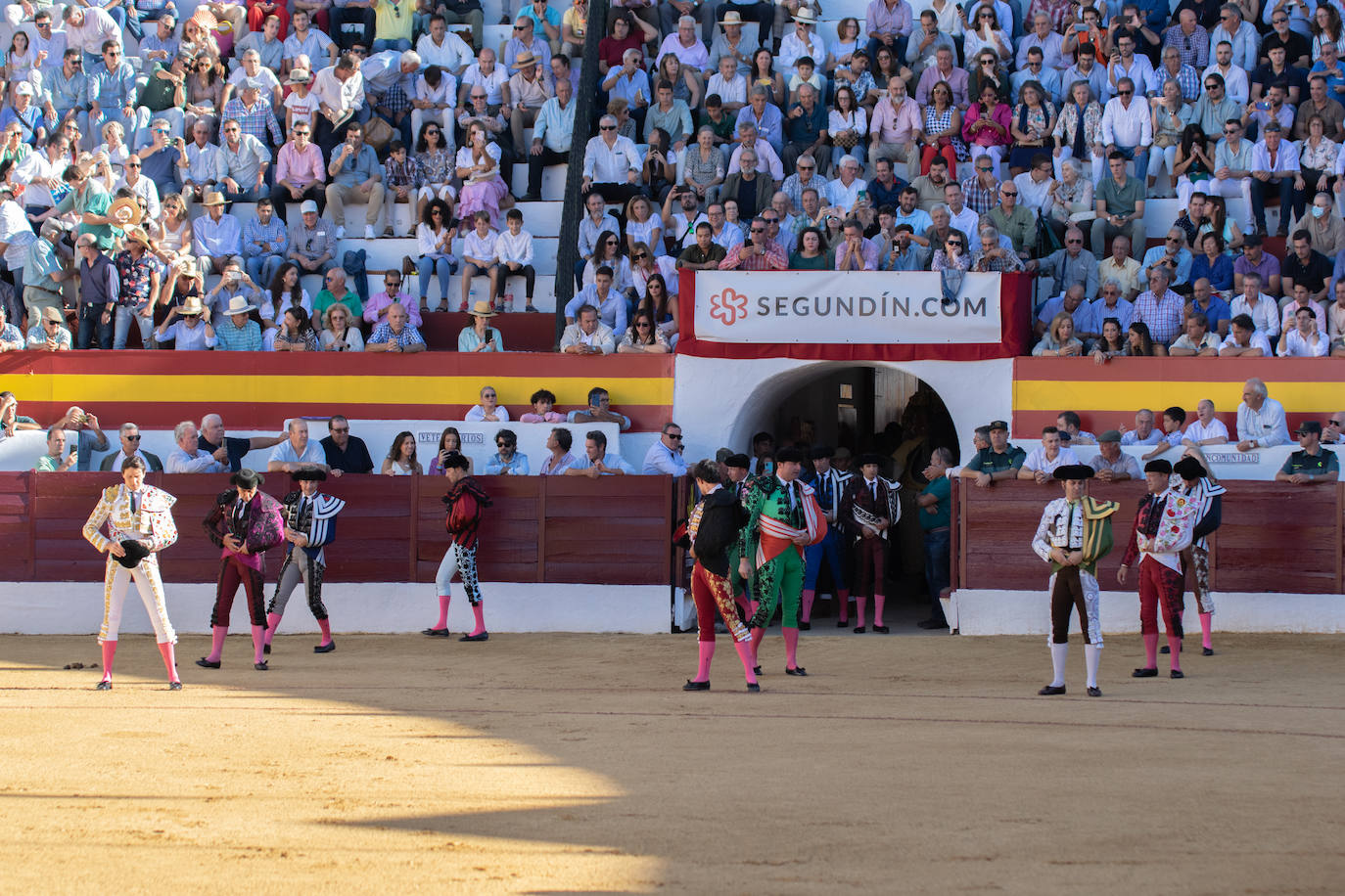 Tarde triunfal, la primera de las dos que componen la Feria taurina de Zafra, donde el público se divirtió con la actuación de los tres toreros y el buen juego en líneas generales de la corrida de Álvaro Núñez. 
