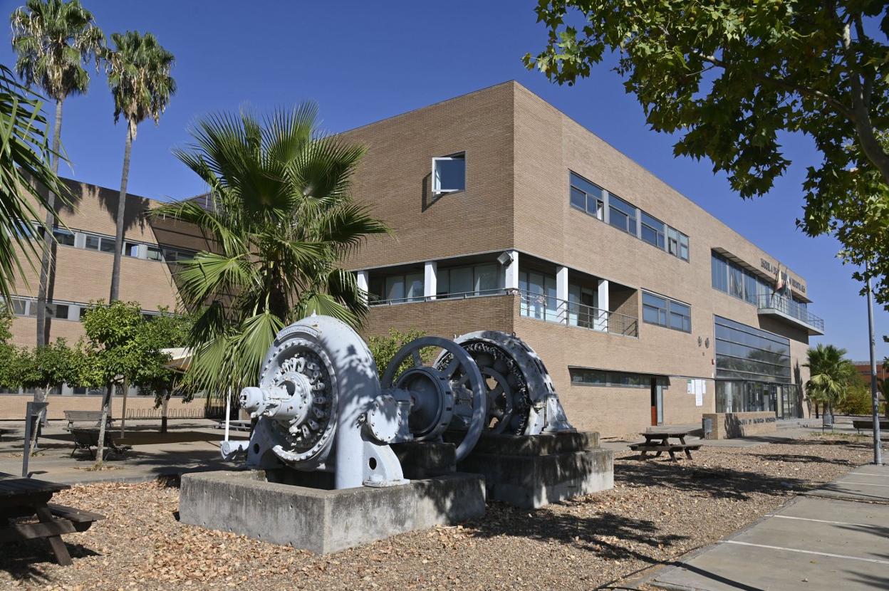 Escuela de la UEx donde se imparte Ingeniería Eléctrica y Electrónica, considerada la mejor del país y motivo de las palabras de Vara. 