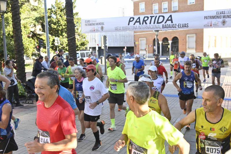 Fotos: Las mejores imágenes de la media maratón Badajoz-Elvas 