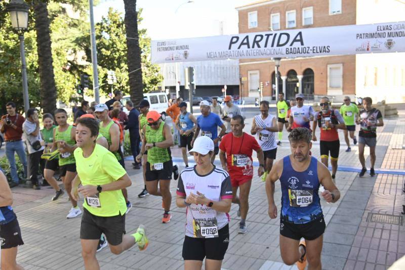 Fotos: Las mejores imágenes de la media maratón Badajoz-Elvas 