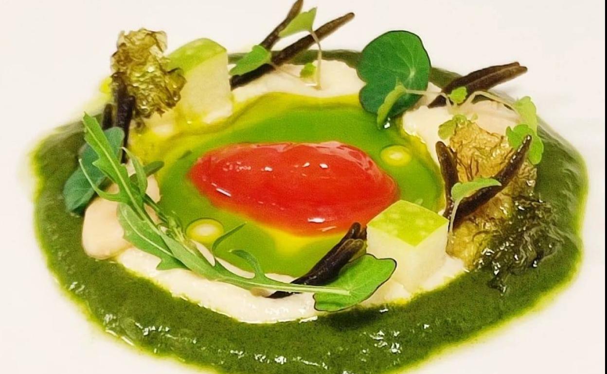 Este salpicón de picual en un mar y montaña vegetal fue el plato presentado por Josemi Martínez Pi.