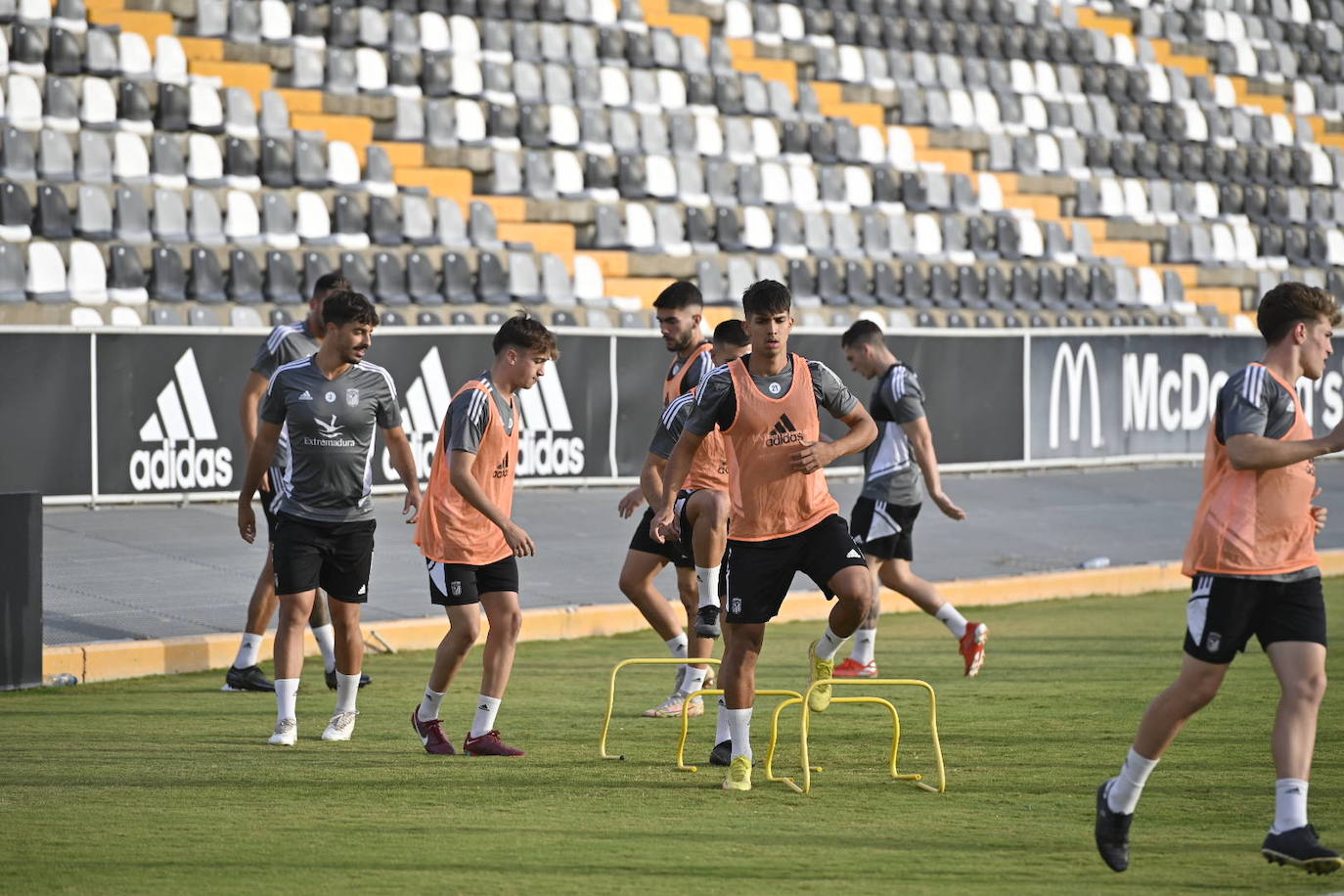 Fotos: Imágenes del entrenamiento del Badajoz