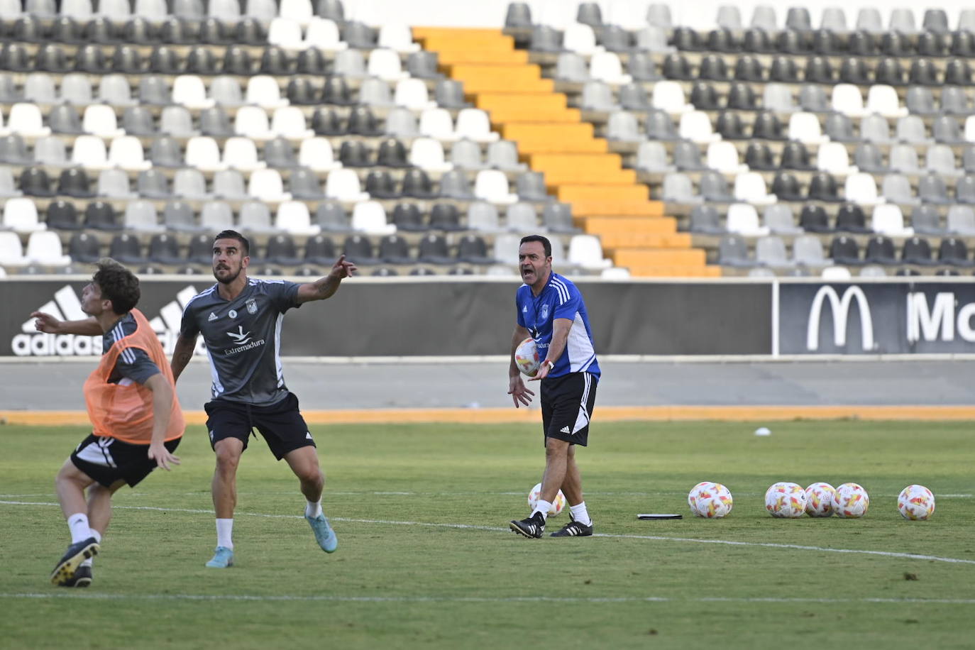 Fotos: Imágenes del entrenamiento del Badajoz