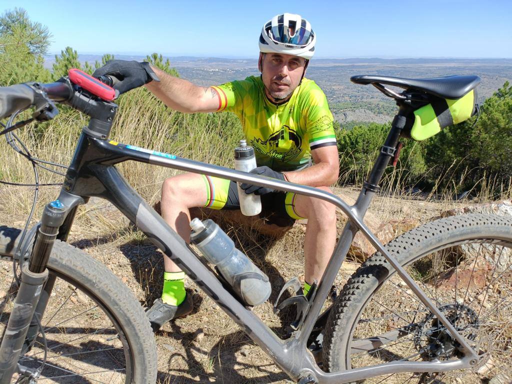 Raúl Rasero Ferrera es integrante del Club 'Correcaminos MTB' Alconchel. 