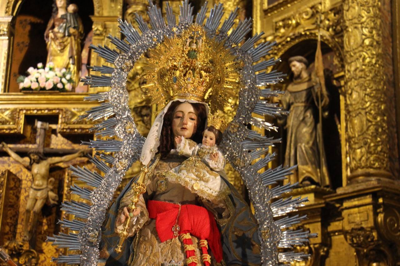 Fotos: Los santeños reciben con emoción a la Virgen de la Estrella