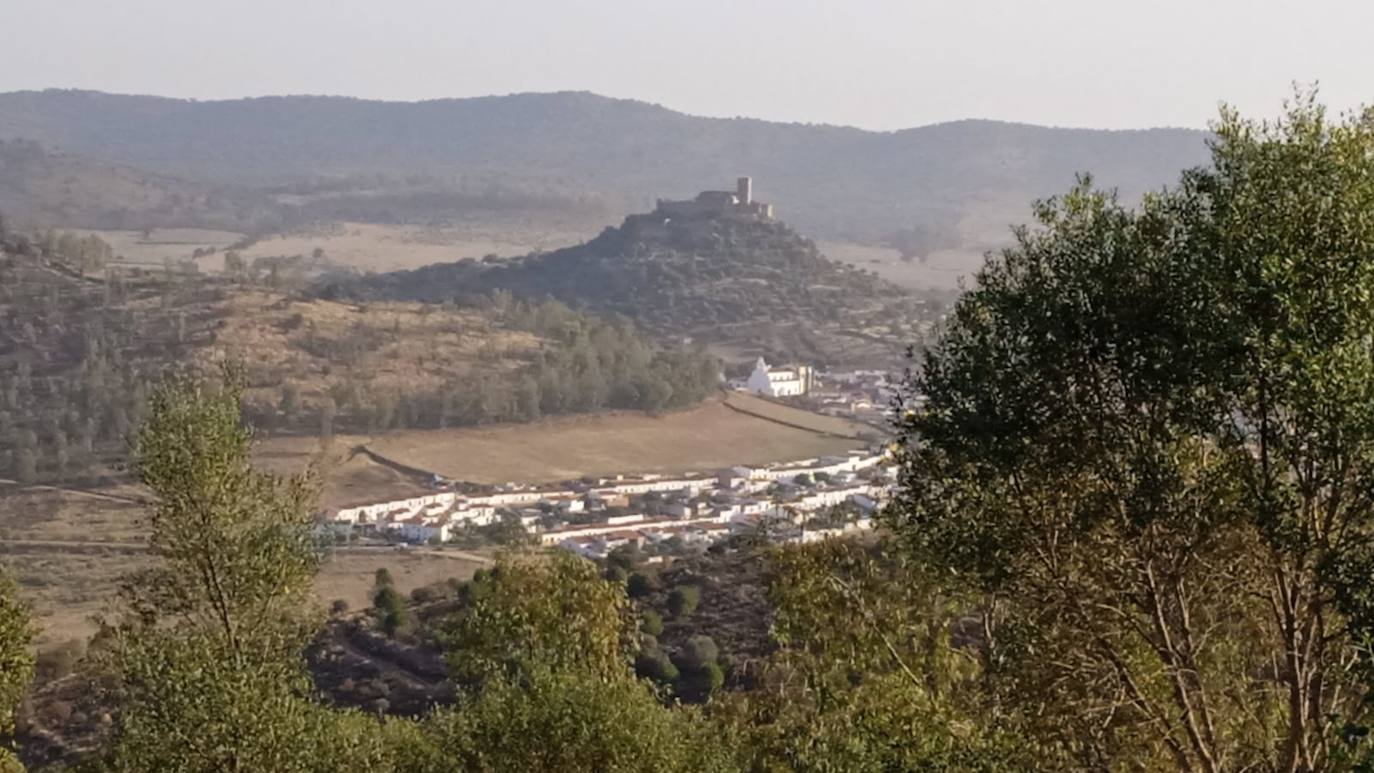 Panorámica del término de Alconchel desde la finca La Cobanada, con Las Herrerías al fondo. 