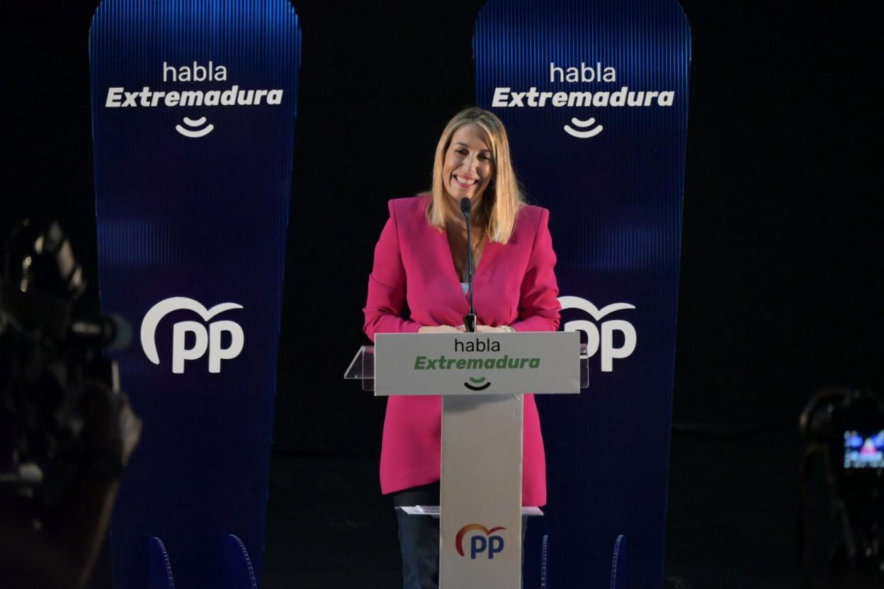 María Guardiola, presentando ayer su informe. 