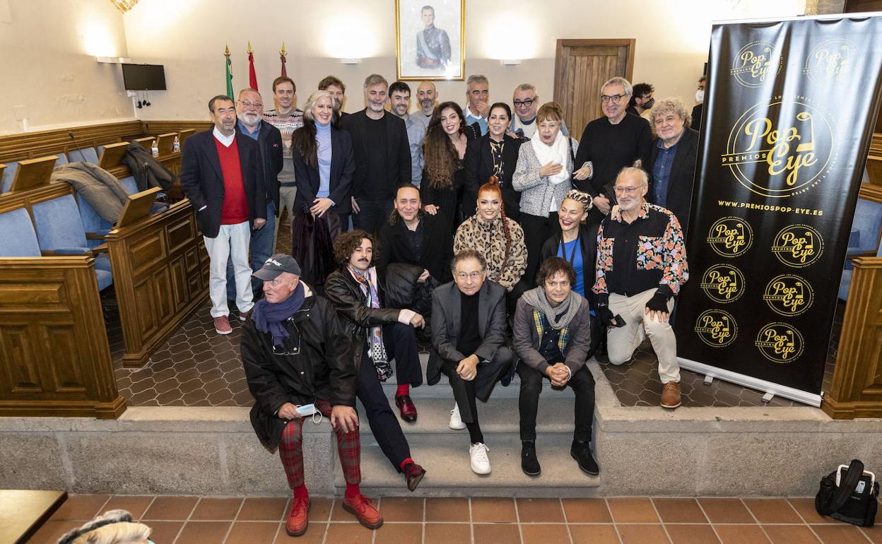 Foto de familia con algunos de los premiados el año pasado. 