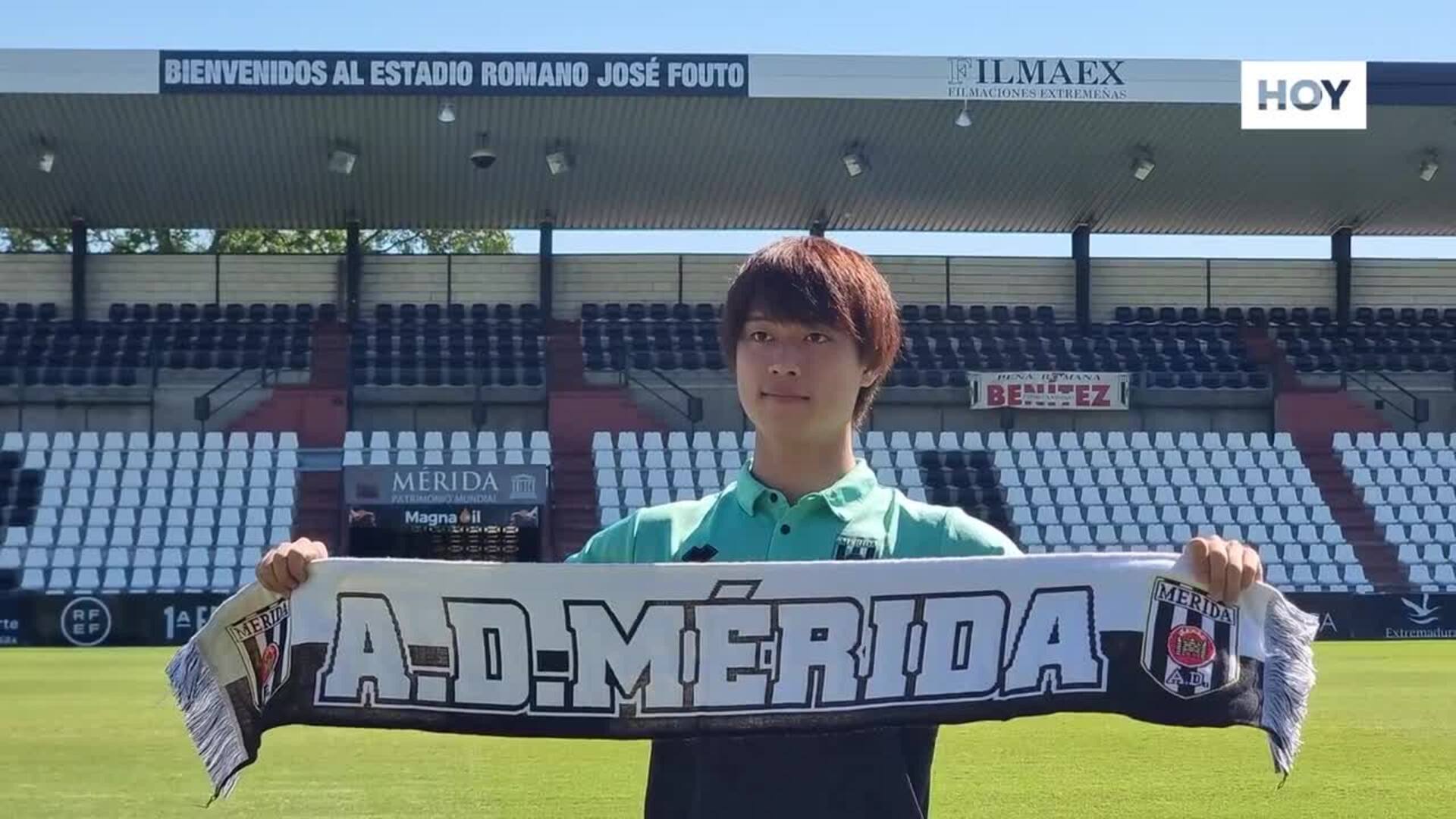 El Mérida presenta a Akito Mukai