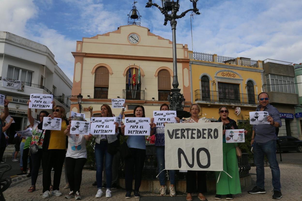 Los vecinos de Salvatierra protestan desde que se conoció el proyecto. 