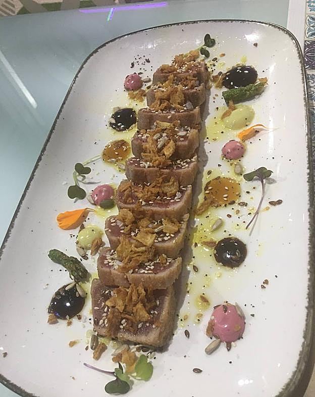 Tataki de atún rojo con soja.