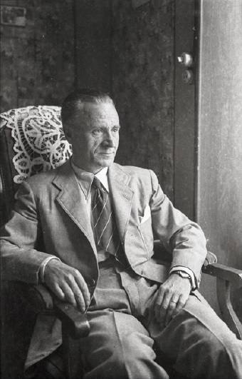 En 1944, a los ocho años de refugiado en Francia.