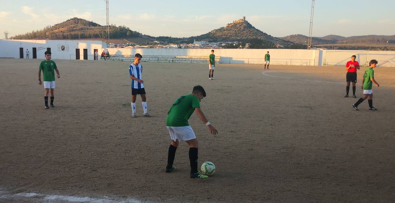 Momento del encuentro del Alconchel frente al Espanyol de Badajoz el pasado sábado. 