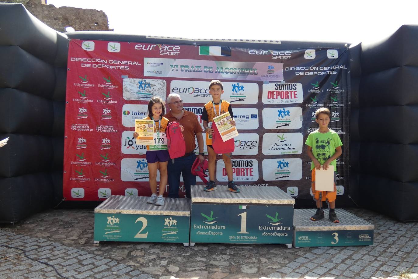 Más de un centenar de corredores participaron en las dos modalidades del trail que llevó de El Terrero a el castillo de Miraflores. 