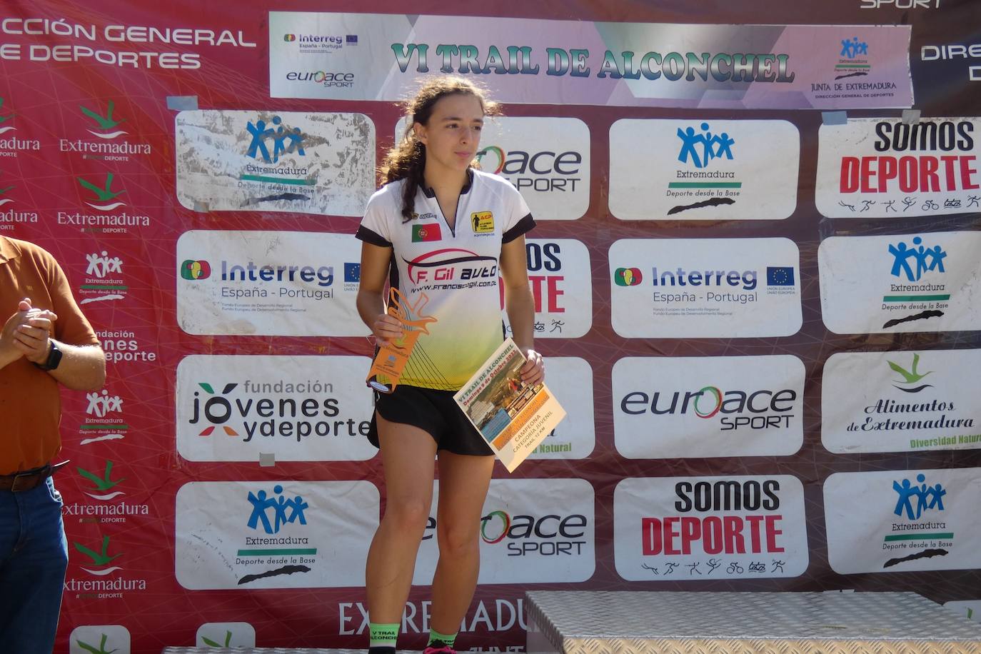 Más de un centenar de corredores participaron en las dos modalidades del trail que llevó de El Terrero a el castillo de Miraflores. 