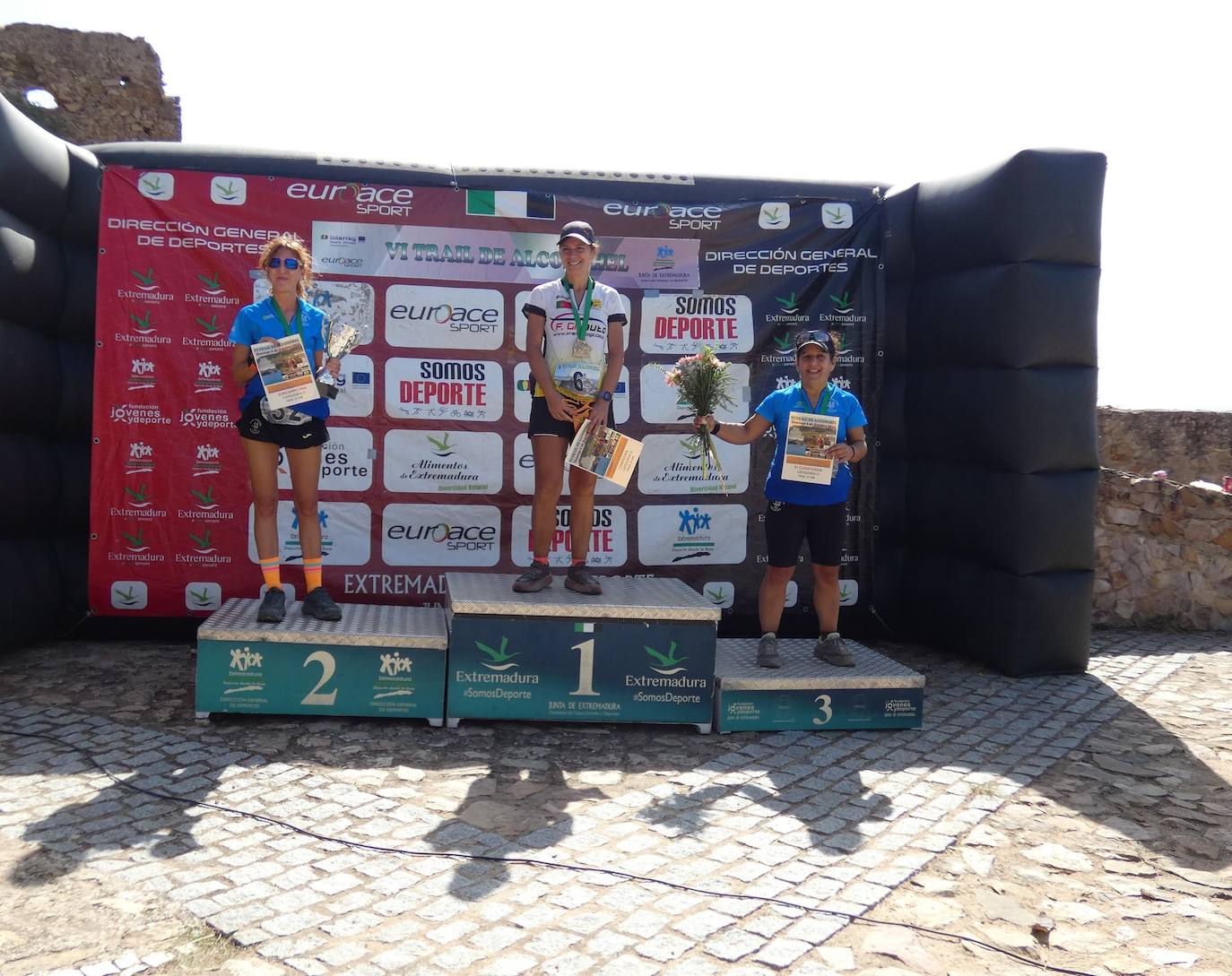 Más de un centenar de corredores participaron en las dos modalidades del trail que llevó de El Terrero a el castillo de Miraflores. 