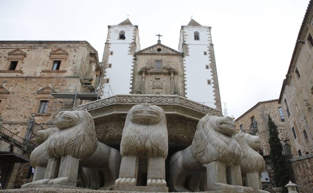 La fuente de los leones, que aparece en el noveno capítulo, el año pasado instalada en San Jorge. 