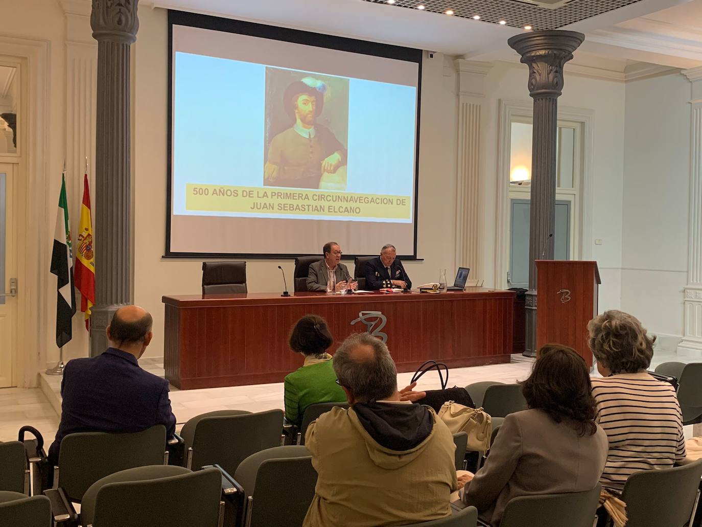 Conferencia sobre la primera vuelta al mundo.