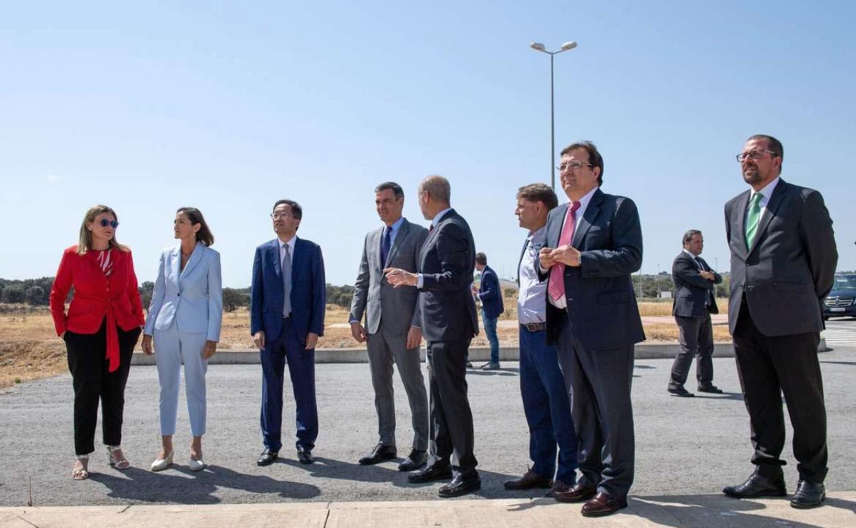 Visita de Envisión y presidente del Gobierno a ExpacioNavalmoral para la gigafactoría en julio.