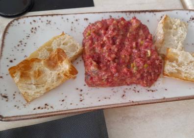 Imagen secundaria 1 - Tempura de verduras, steak tartar y tarta de queso.