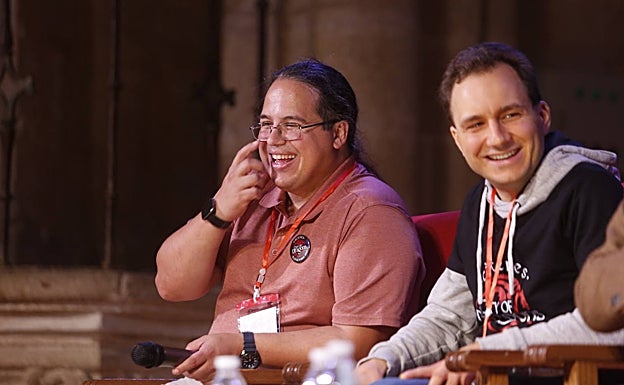 Elio García, a la izquierda, durante su participación en el encuentro de expertos. 