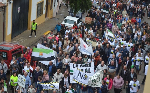 Protesta por la carretera Ex-320. 