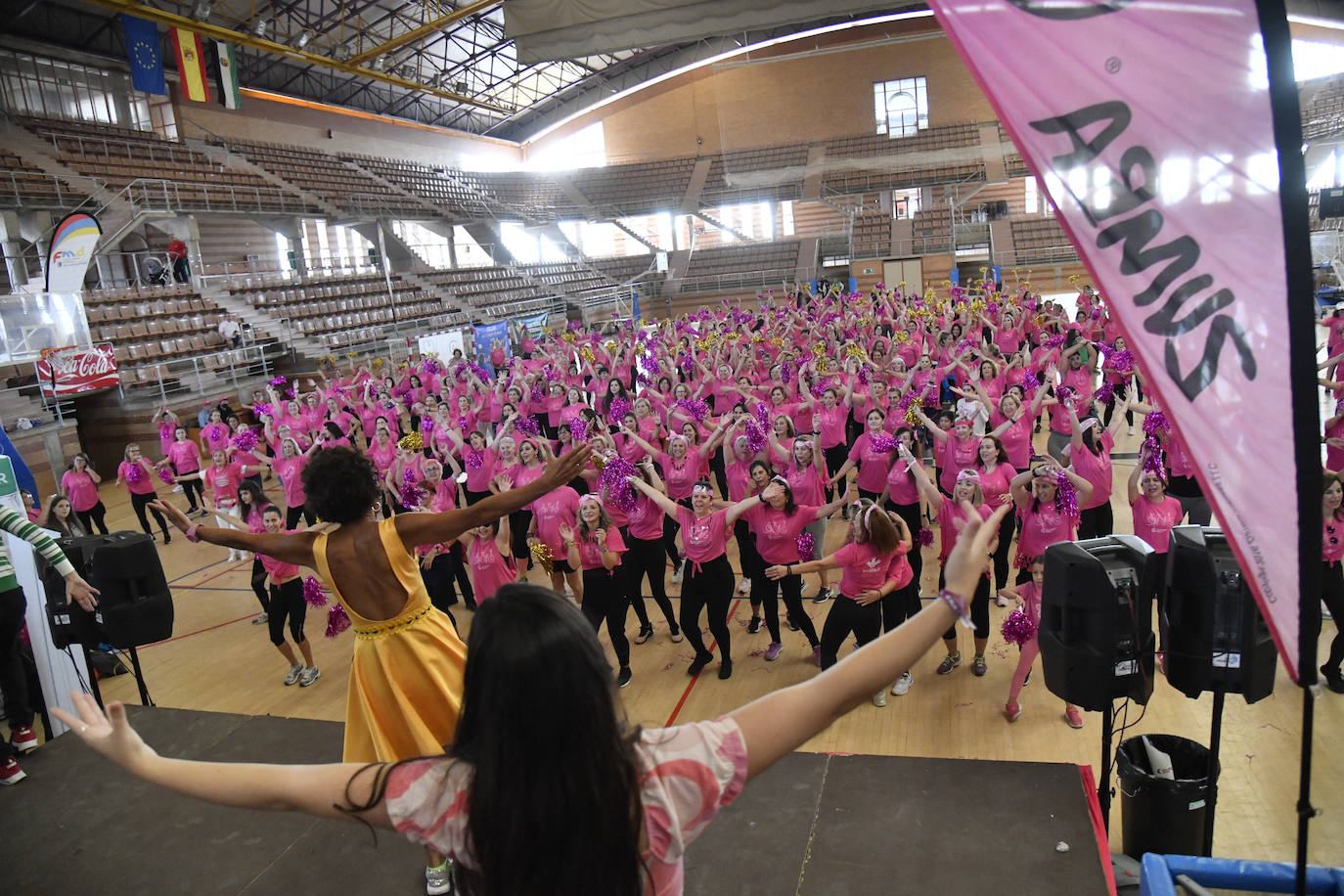 Fotos: Zumba contra el cáncer de mama en Badajoz