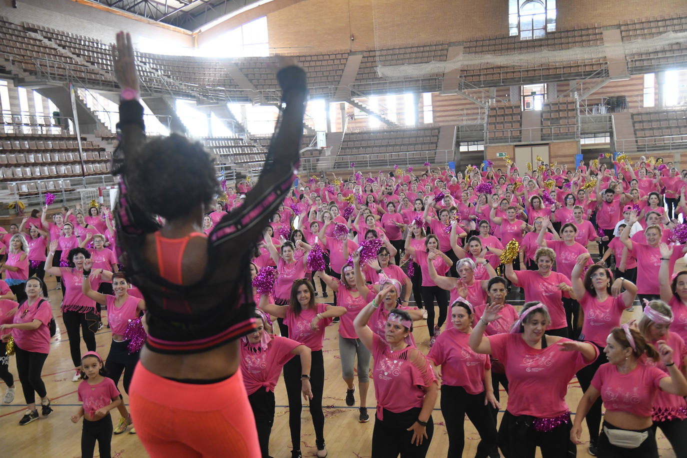 Fotos: Zumba contra el cáncer de mama en Badajoz