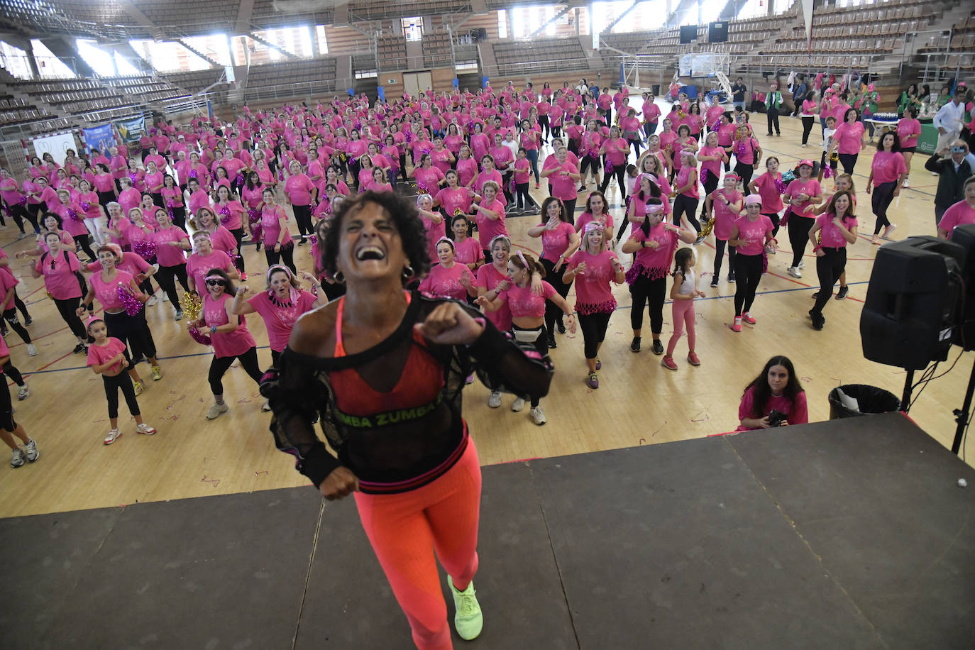 Fotos: Zumba contra el cáncer de mama en Badajoz