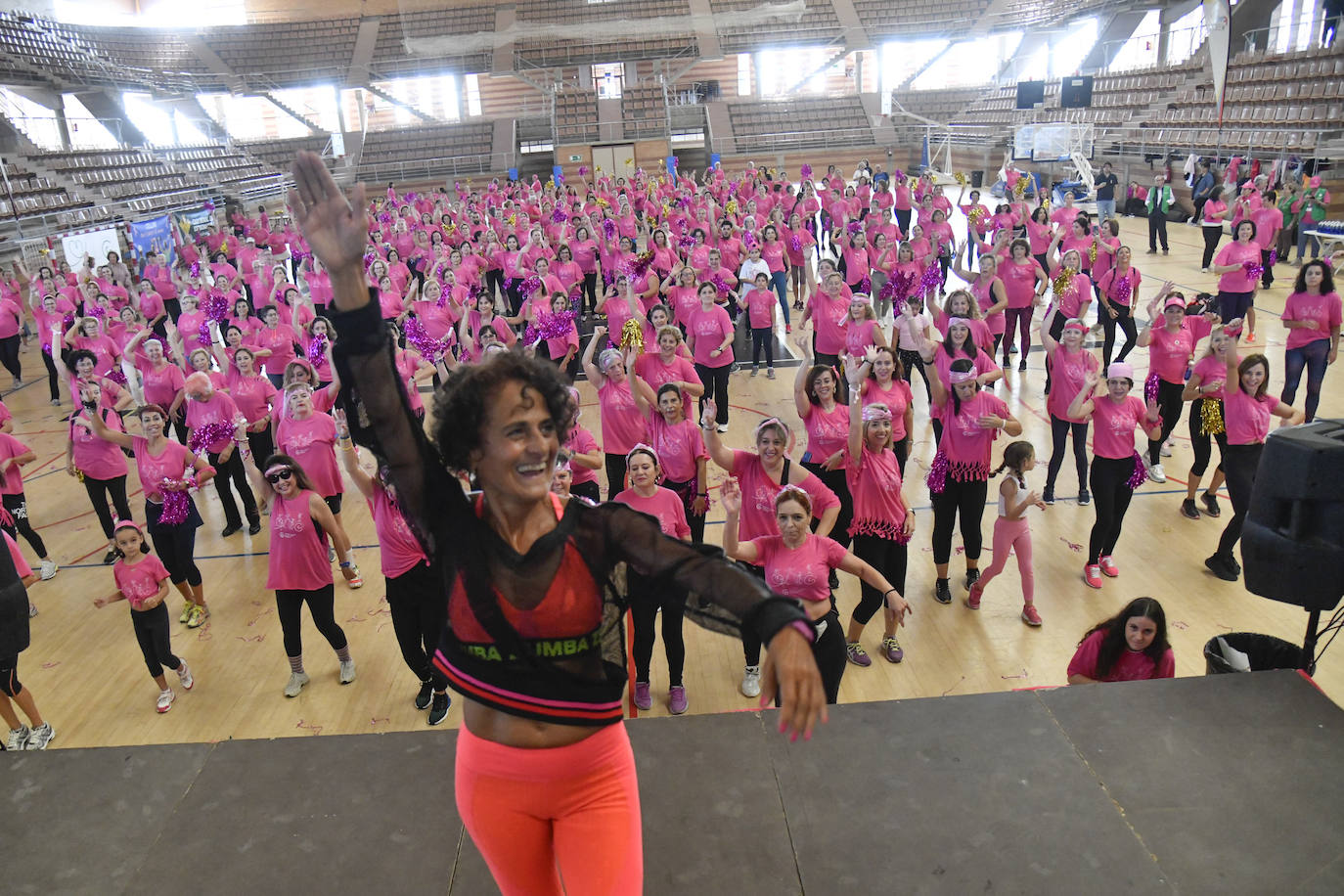 Fotos: Zumba contra el cáncer de mama en Badajoz