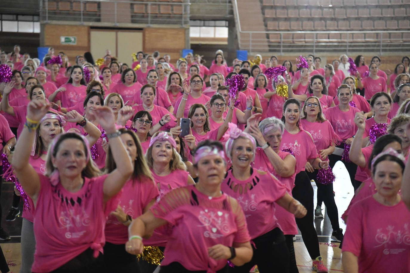 Fotos: Zumba contra el cáncer de mama en Badajoz