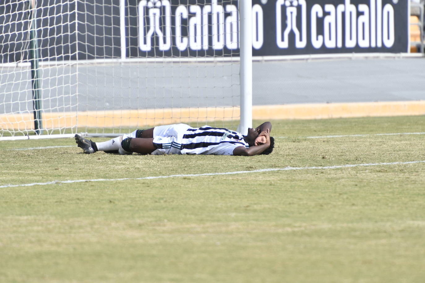 Fotos: Dura derrota del CD Badajoz en el Nuevo Vivero