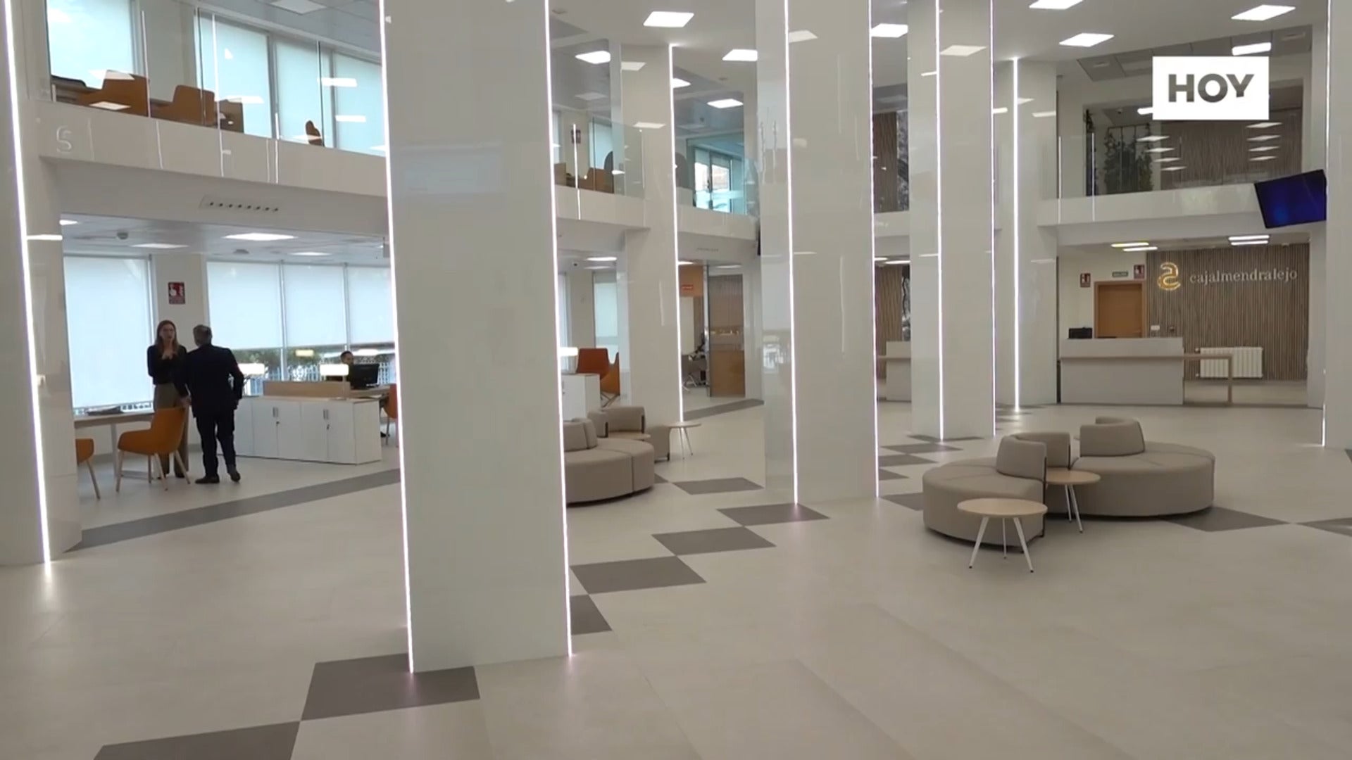 Cajalmendralejo recupera el antiguo edificio de Caja Badajoz