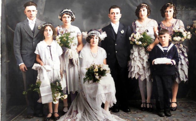 Foto de la boda de Lorenza Delgado, de Morcillo (Cáceres), que emigró con 5 años. Han venido a Extremadura dos nietos con sus parejas. 