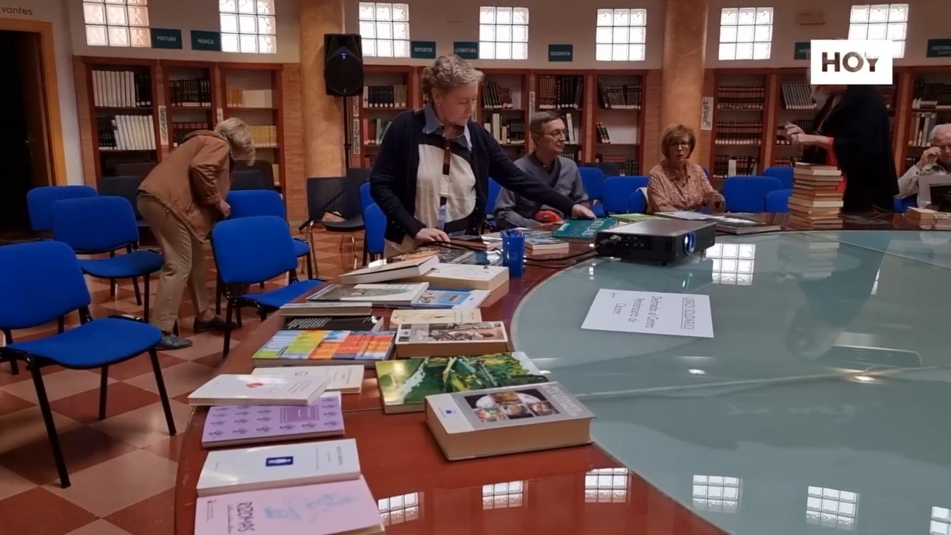 Los lectores de Mérida donan libros a los presos de Cáceres