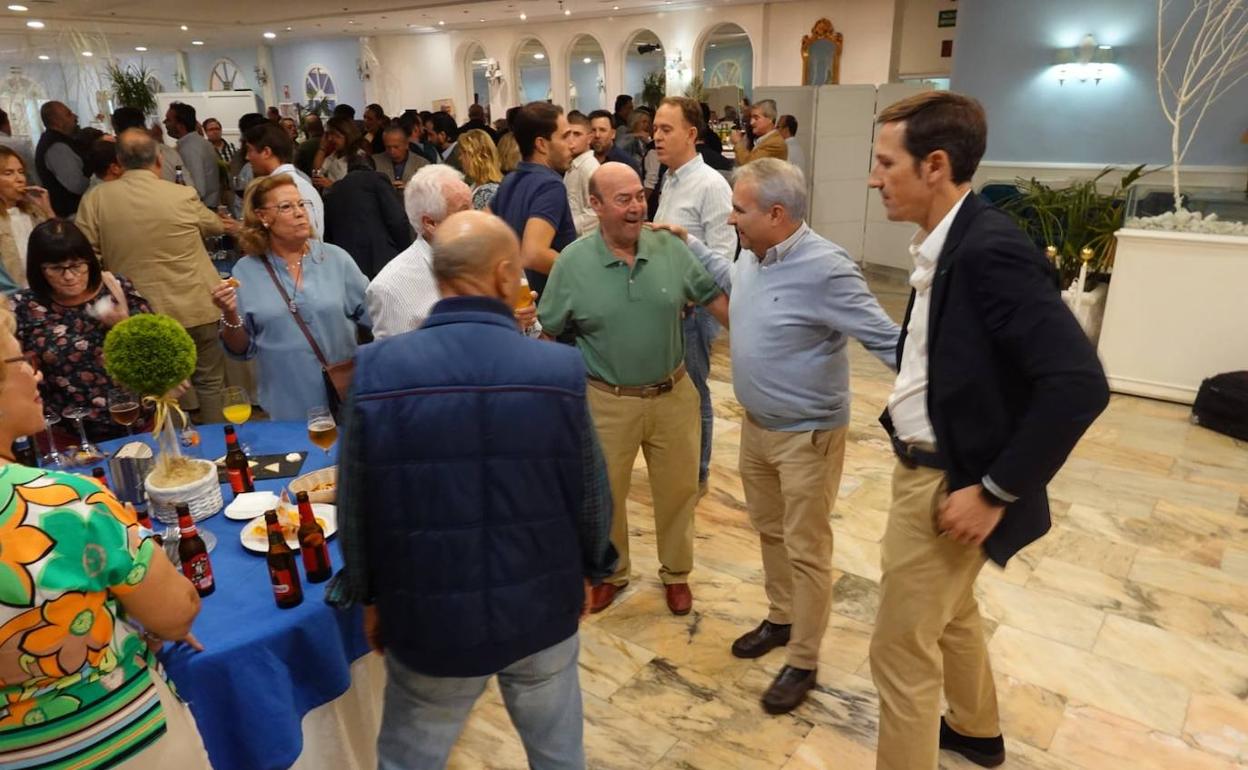 El coordinador local, Antonio Cavacasillas, en el cóctel que los populares sí han celebrado. 