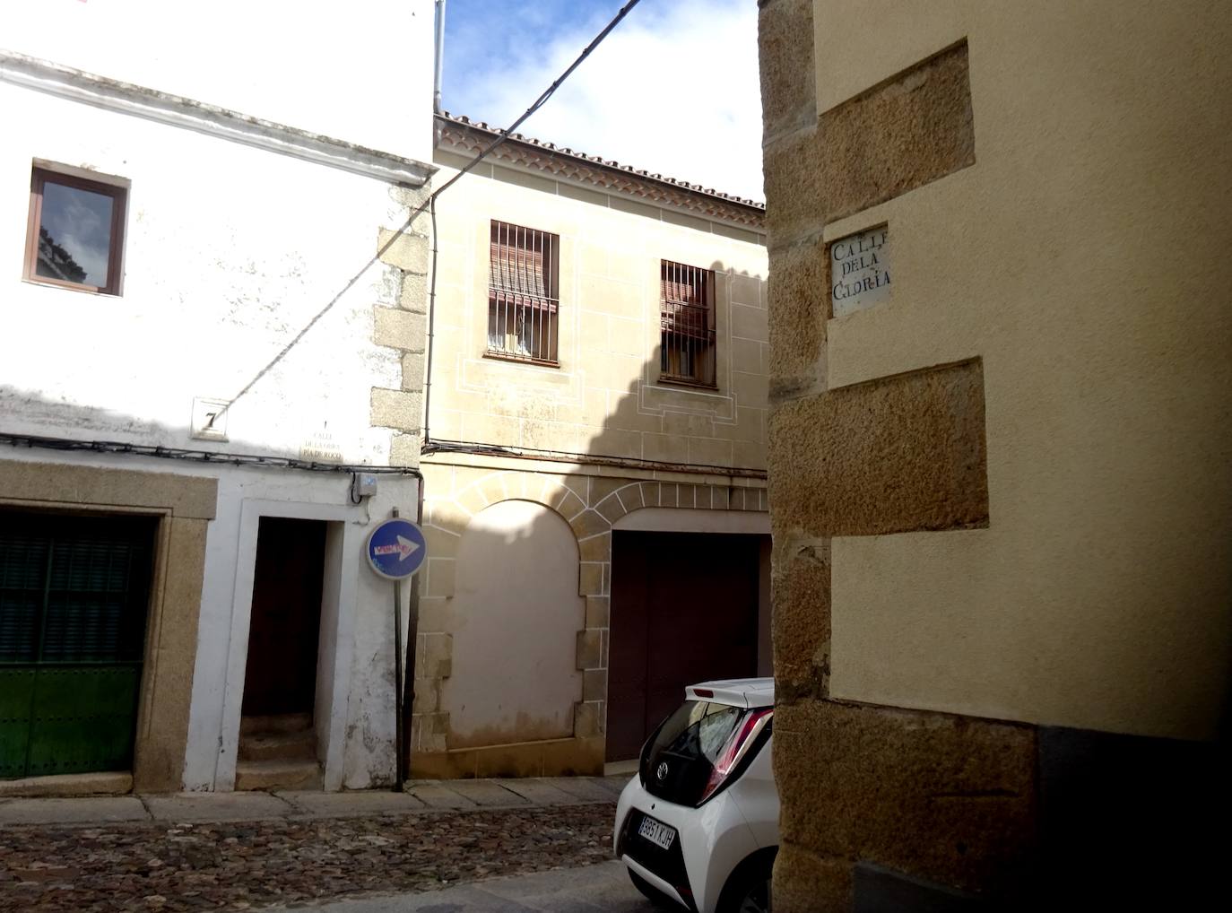 Al terminar la calle de la Gloria, a la derecha estaba la Plazuela del Aire.