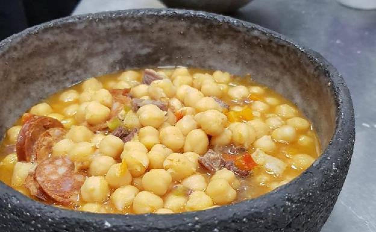 Puchero de La Bodega de Santiago.