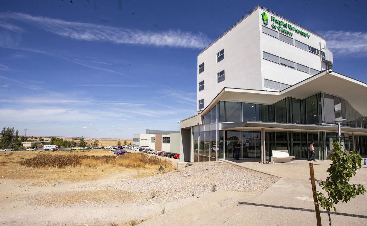 El Hospital Universitario de Cáceres continúa a la espera de que se licite la obra. 