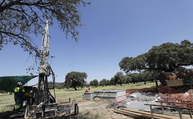 La mina de Cañaveral dice que el consumo real de agua será muy inferior al volumen solicitado