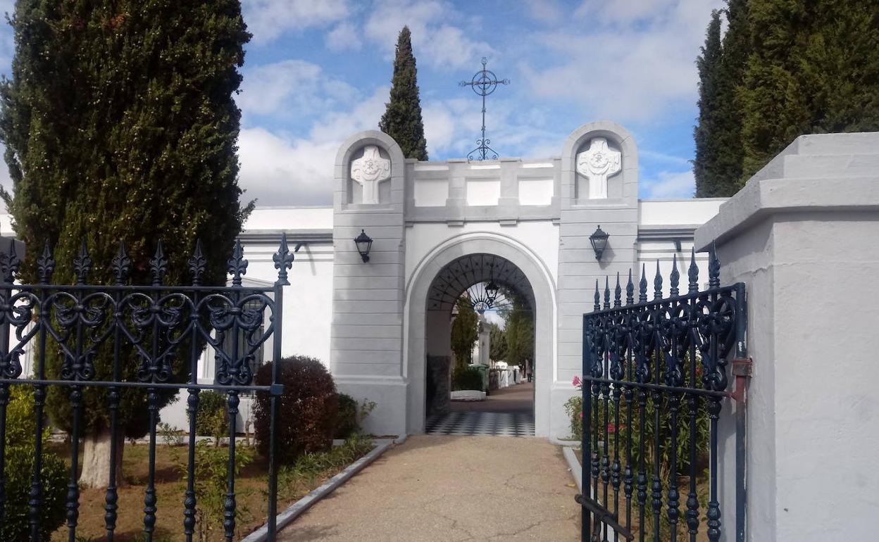 Entrada del cementerio municipal de Alconchel. 