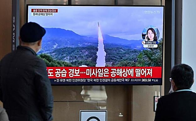 El intercambio de decenas de misiles entre Corea del Norte y del Sur dispara la tensión militar