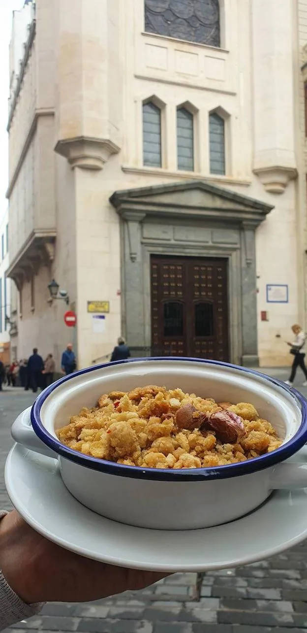 Las migas de La Abuela Justa se pueden degustar frente a La Soledad.