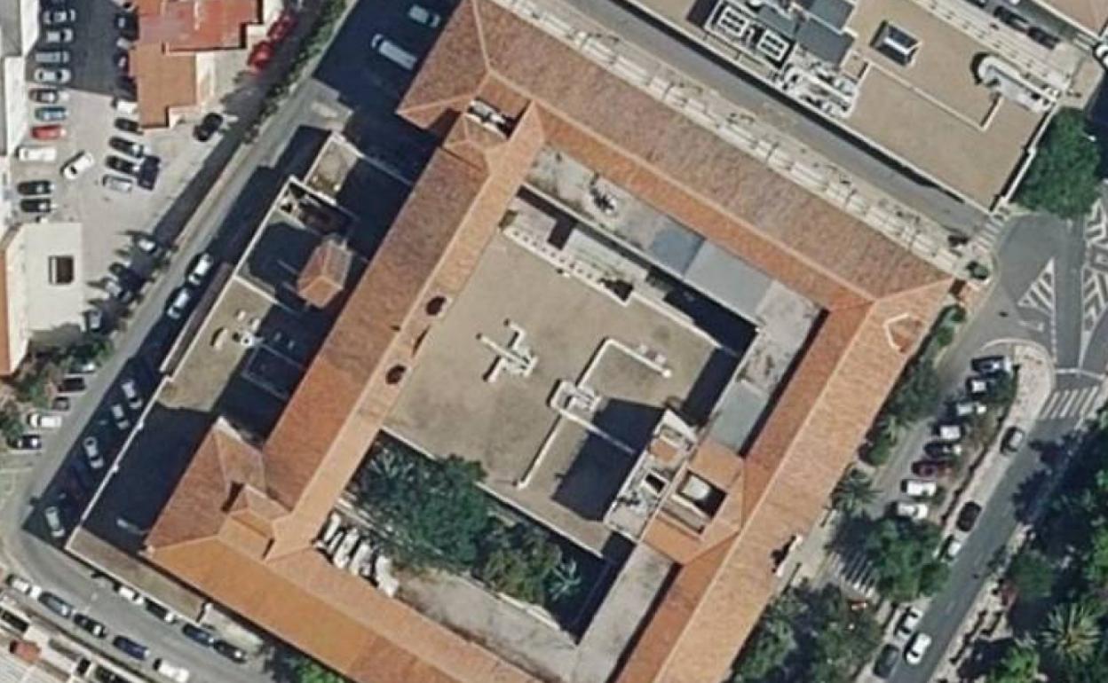 Imagen aérea del Hospital Provincial, donde se aprecia el patio central que albergará al auditorio. 