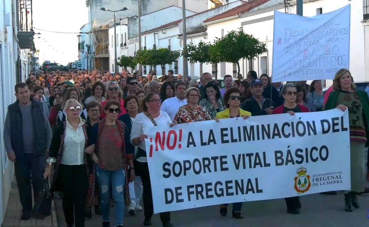Los ciudadanos salen a la calle para protestar por los recortes sanitarios 
